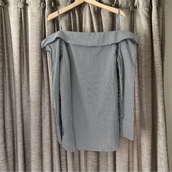 NWOT Guest Editor Off the Shoulder White & Black Stripes Blouse Size Medium - Picture 2 of 13